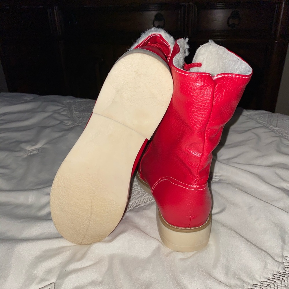 Red Boots - Picture 5 of 5